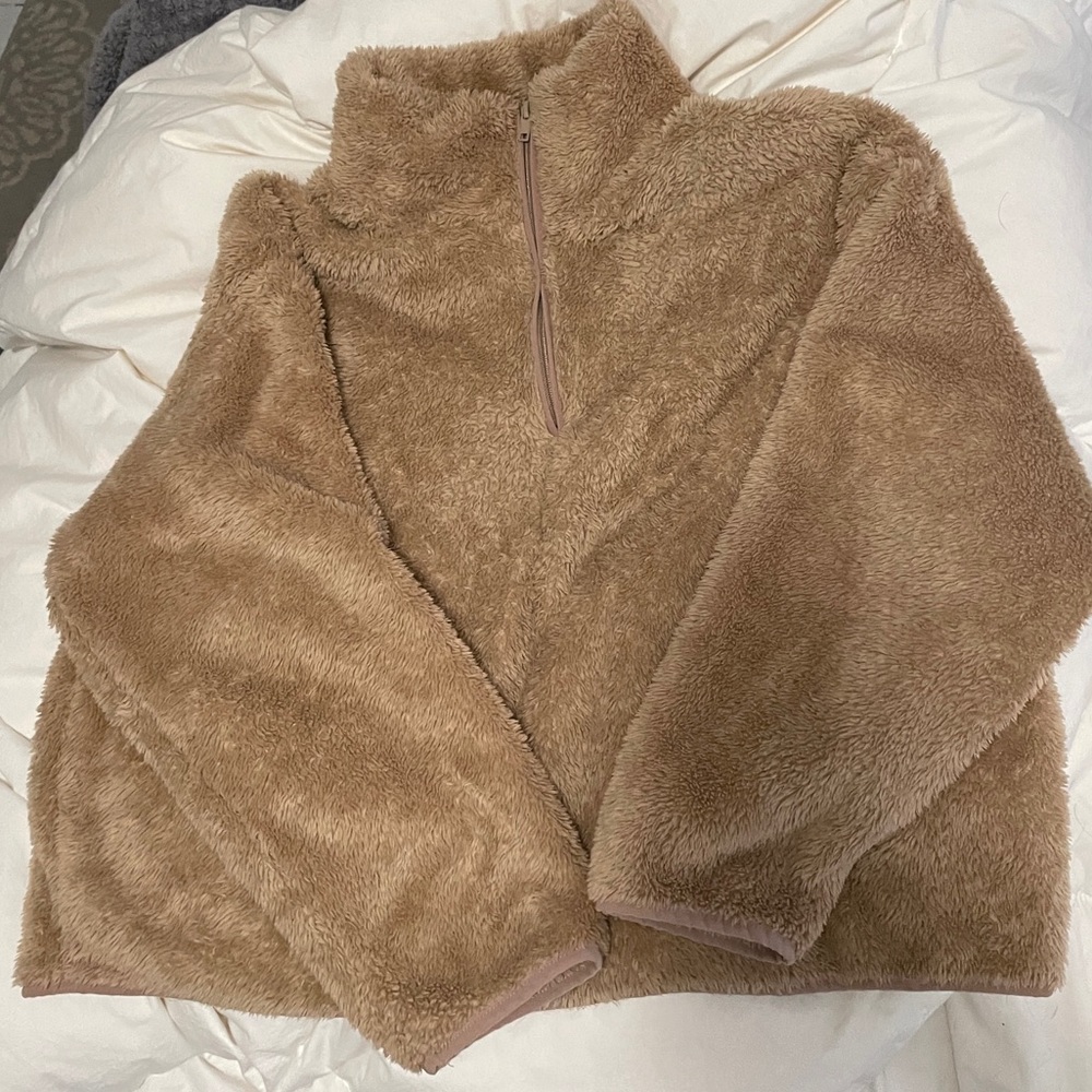 Teddy 1/4 Zip Pullover. Size Medium, Gently used.